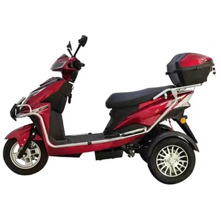 To person elektrisk trehjuling